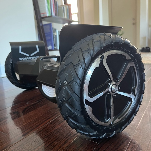 Brand new Swagtron, only used once! - Picture 3 of 4